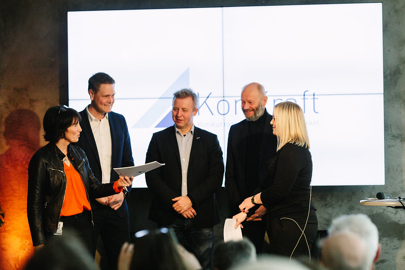 Olje- og energiminister Tina Bru fikk overrakt klimastrategien til en samlet norsk olje- og gassindustri. Foto: Moment Studio.